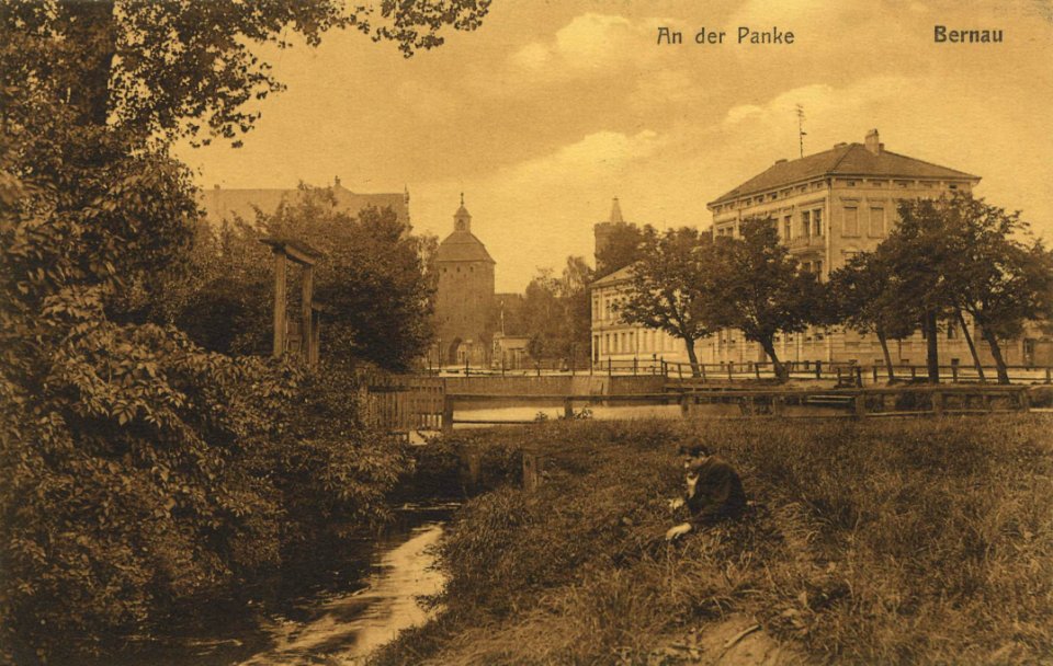 Bernau (Mark), Brandenburg - Gebäudeansicht mit Panke (Zeno Ansichtskarten)