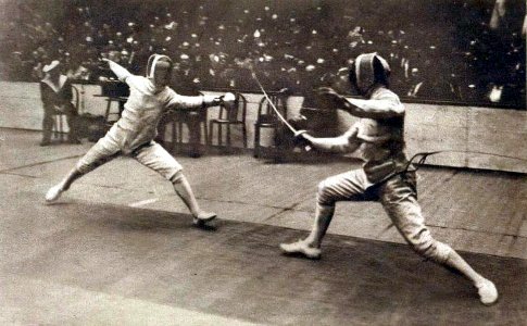 Bernard Schmetz (à D.), champion du monde à l'épée en 1937 face à l'italien Edouard Mangiarotti, gaucher de 19 ans