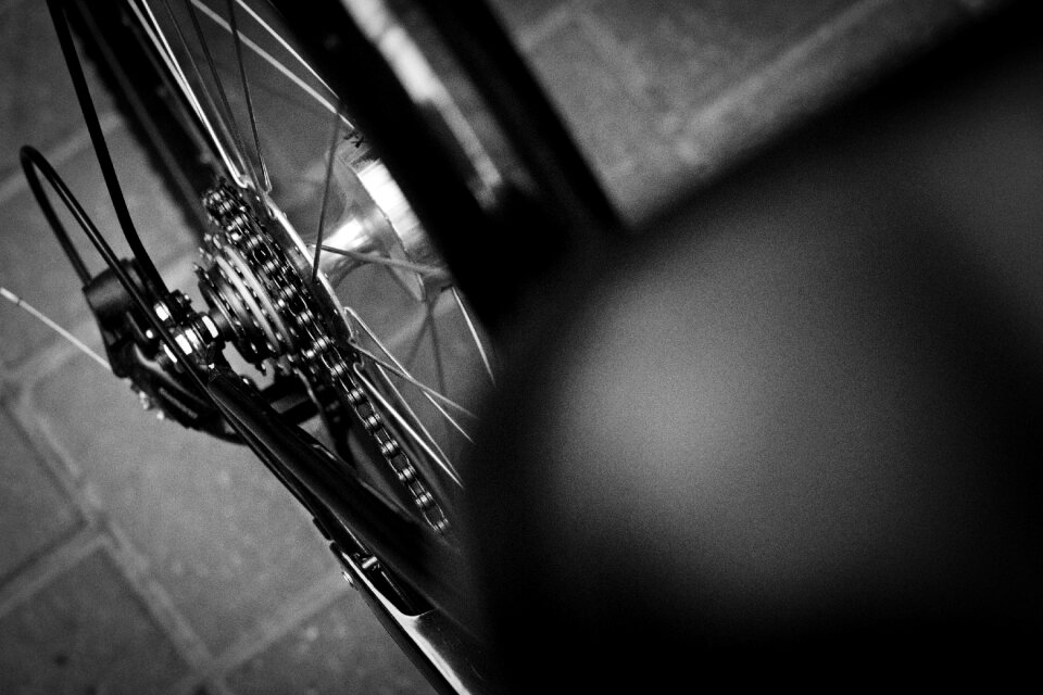 White chain coffee bike