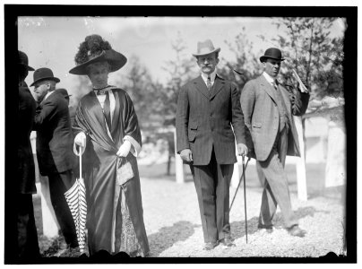 BERNSTORFF, COUNT J.H. VON. AMBASSADOR FROM GERMANY. 2ND FROM RIGHT AT HORSE SHOW WITH THE COUNTESS LCCN2016867116