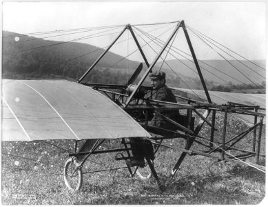 Bert Beavers in his monoplane, June 26, 1910 LCCN2003671117