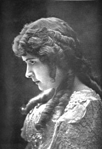 Bertha Galland as Dorothy Vernon - Falk