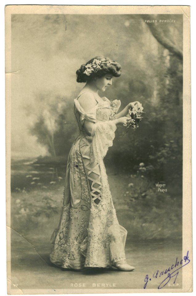 BERYLE, Rose SIP. 5016. Folies Bergére. Photo Waléry