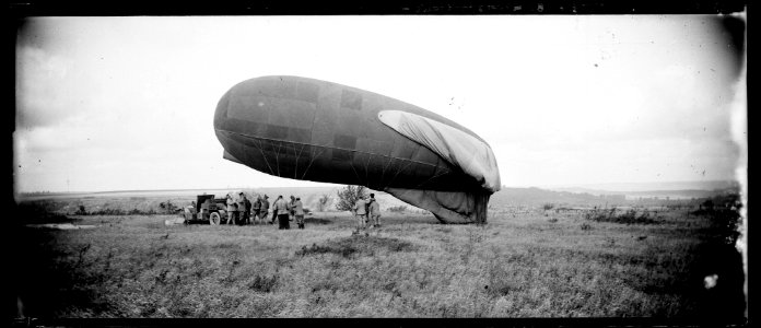Berzy. Petit ballon captif. 180 m3 et son treuil - Fonds Berthelé - 49Fi1075