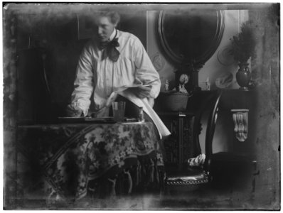 Beschrijving Aagje Olie aan het schilderen foto 3