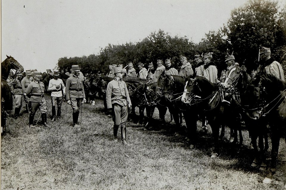 Besichtigung der Divisionskavallerie der 15 Infanteriedivision durch Erzherzog Karl am 24.8.1916 (BildID 15549957)