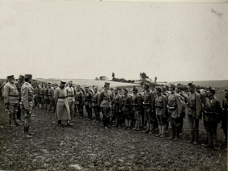Besichtigung der Infanterieregimenter 6, 23, 70 und 86 durch Erzherzog Karl im Juli 1916 (BildID 15542464)