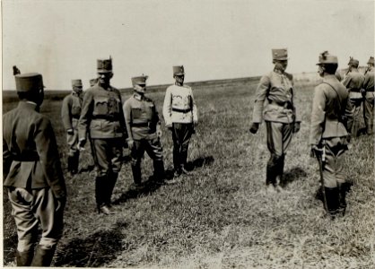 Besichtigung des Infanterieregiments 60 von der deutschen Südwestarmee durch Erzherzog Karl mit dem Kommandanten des XIII. Korps Feldmarschalleutnant Maximilian Csicserics von Bacsany und Generalmajo (BildID 15549929)