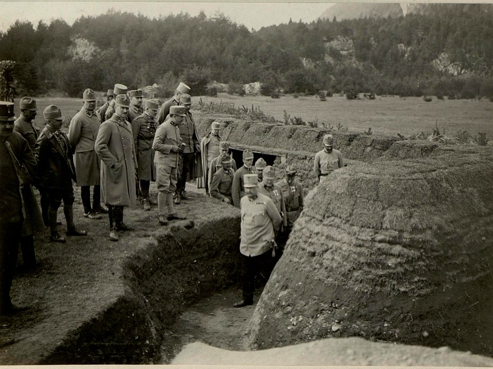 Besichtigung des Lehrobjektes der Ausbildungs- und Vesuchsanstalt des mobilen Schanzzeugdepots Nr. .7 durch den Armeekommandanten Rohr (BildID 15472234)