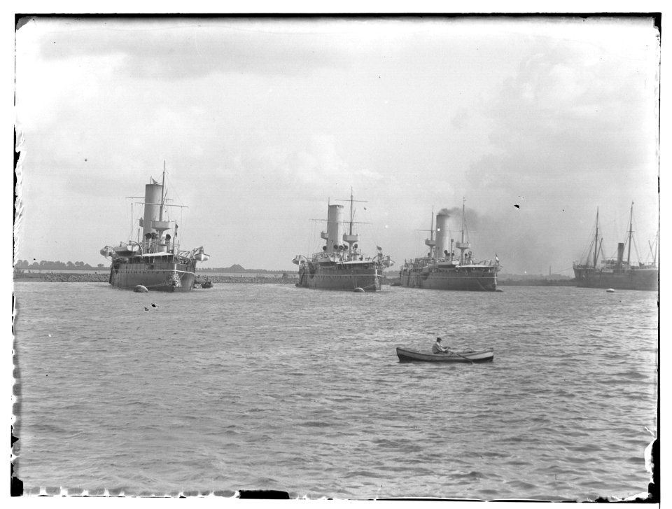 Beschrijving IJ (Afgesloten),Oorlogsbodems voor anker, 1896-09-22 (max res)