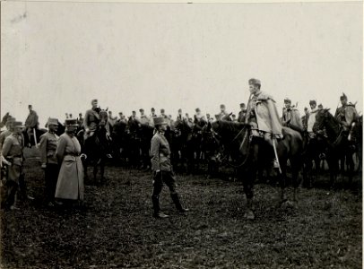 Besichtigung bei des Dragonerregimentes 14 und Honvedregimentes 8 durch Erzherzog Karl im Juli 1916 (BildID 15542485)
