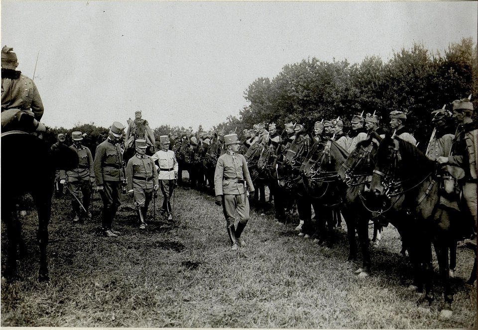 Besichtigung der Divisionskavallerie der 15 Infanteriedivision durch Erzherzog Karl am 24.8.1916 (BildID 15549950)