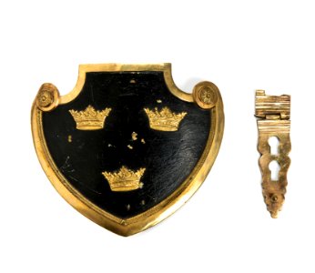 Beslag med trekronor från Livdrabantkåren - Livrustkammaren - 106386