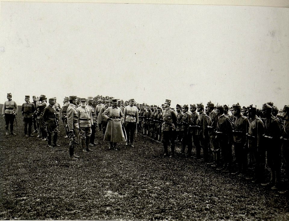 Besichtigung des Infanterieregimentes 75 durch Erzherzog Karl im Juli 1916 (BildID 15542450)