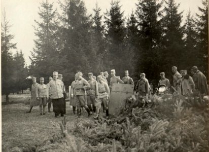 Besichtigung des Lehrobjektes der Ausbildungs- und Vesuchsanstalt des mobilen Schanzzeugdepots Nr. .7 durch den Armeekommandanten Rohr (BildID 15472248)