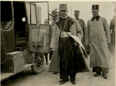 Besuch des Apostolischen Feldvikars Bjelik (BildID 15527086)