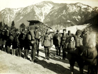 Besuch des Armeekomdt.Exellz.v.Krobatin im Abschnitte III. (Gruppe Fella.) (BildID 15500036)
