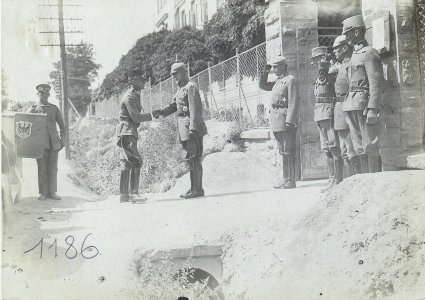 Besuch des GO.v.Böhm-Ermolli bei AOK Süd in Czortkow 9.8.1917. (BildID 15730109)
