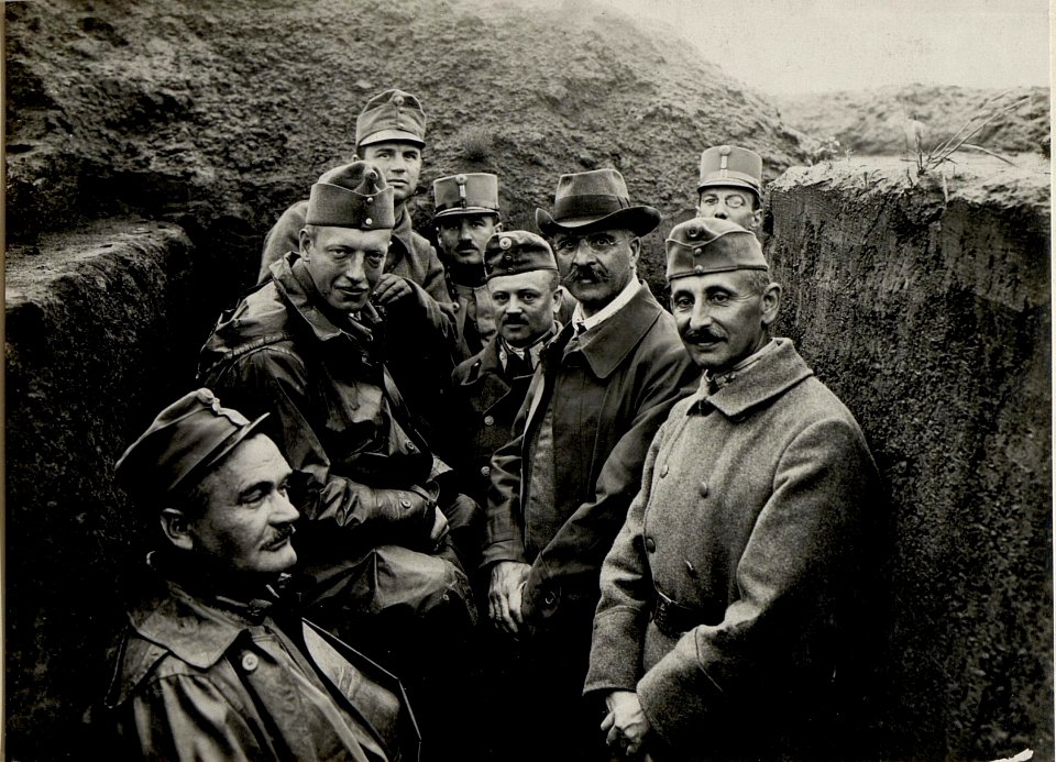 Besuch des früheren Oberst des Schweizer Generalstabs Karl Egli auf der Höhe Worobijowka, Juli 1916 (BildID 15542422)