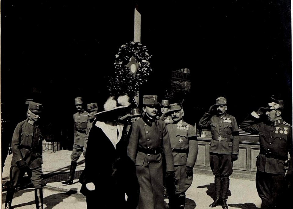 Besuch des Kaiserpaares am 22. April 1917 in Bozen. (BildID 15583836)