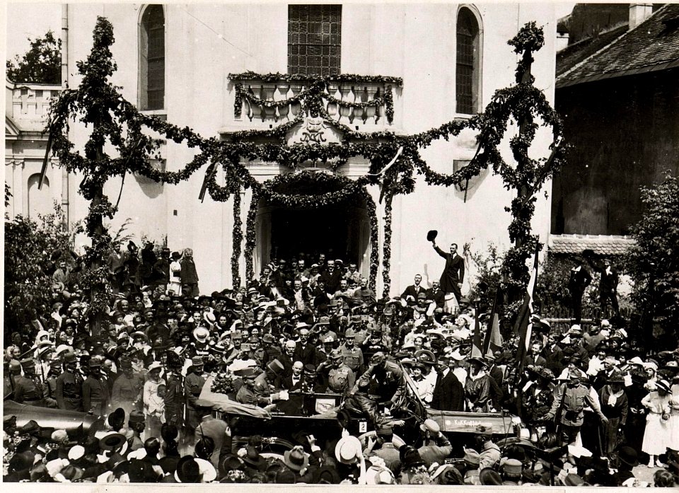 Besuch S.M.Kaiser Karl in Bistritz (BildID 15718930)