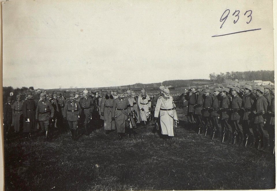Besuch S.M.König Ludwig III., Truppenschau B.Landst. I.R.2, Gelände südl.Bursztyn. (BildID 15727467)