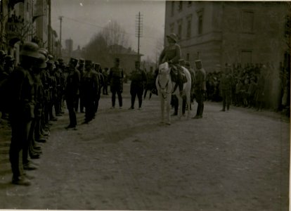 Besuch Kaiser Karl in Trient. (bei I.R.47.) (BildID 15515056)