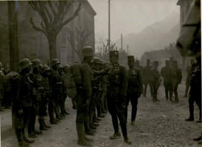 Besuch Kaiser Karl in Trient.(bei I.R.88.) (BildID 15515148)