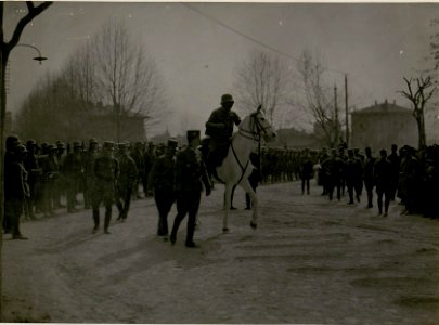 Besuch Sr.Majestät Kaiser Karl in Trient. (bei I.R.88.) (BildID 15514951)