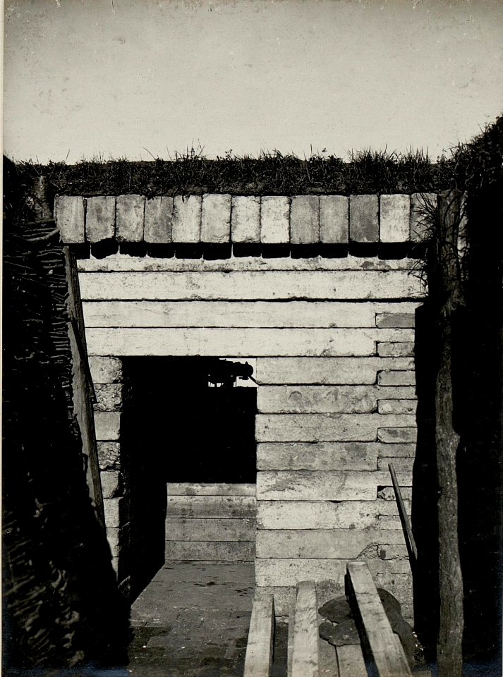 Betonierter Maschinengewehrstand der 4.Abteilung im Abschnitt des 75 Infanterieregimentes, Vorderansicht, Abschnitt südlich von Gebrow, 2. Juni 1916 (BildID 15541974)