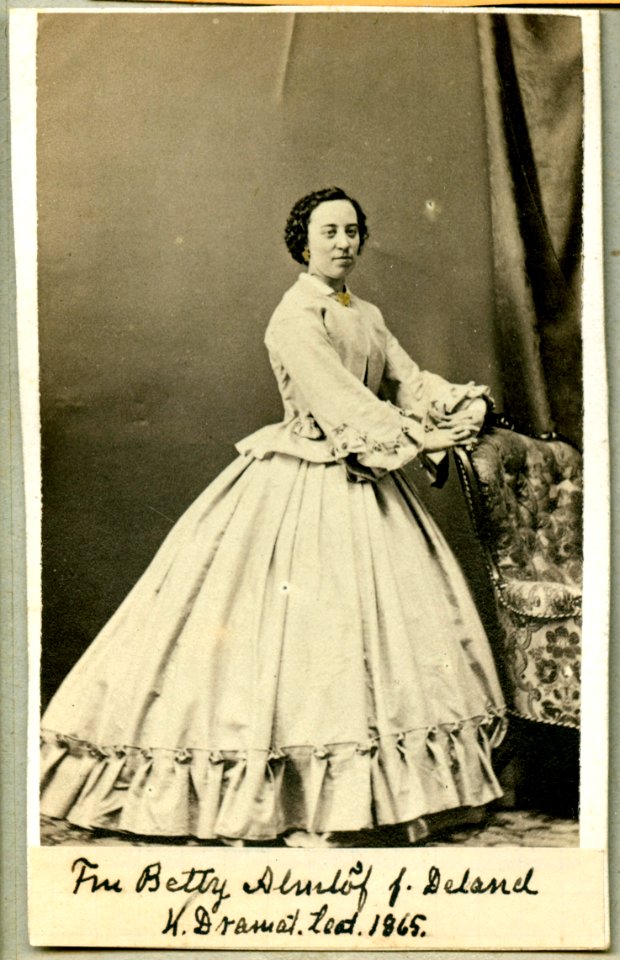 Betty Almlöf, porträtt - SMV - H1 031