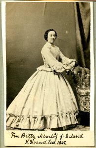 Betty Almlöf, porträtt - SMV - H1 031