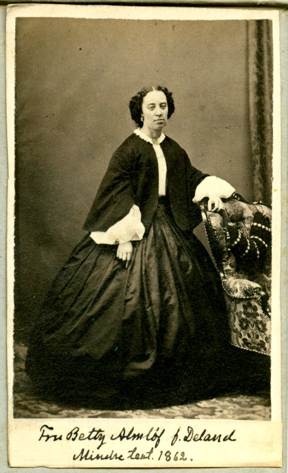Betty Almlöf, porträtt - SMV - H1 030