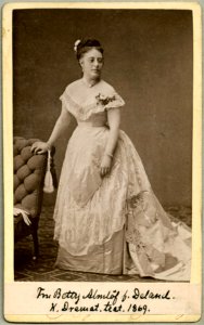 Betty Almlöf, porträtt - SMV - H1 034
