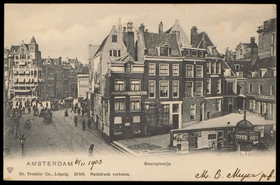 Beurspleintje bij het begin van het Rokin met links op de achtergrond de Dam en het Damrak. Uitgave Dr. Trenkler co. Leipzig, Afb PBKD00347000010