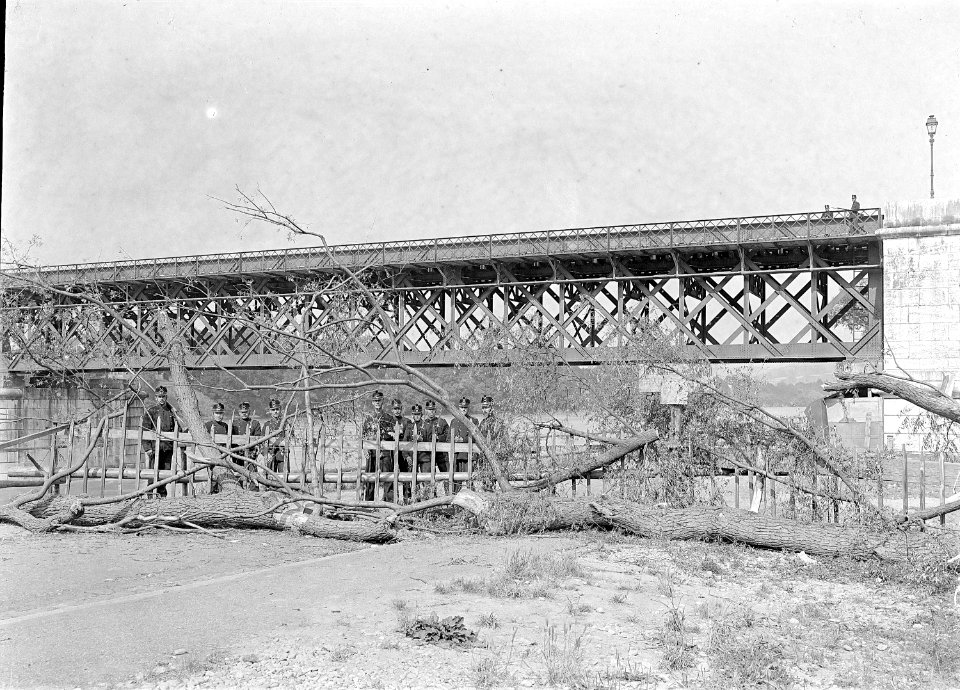 Bewachung der Eisenbahnbrücke Basel - CH-BAR - 3237257