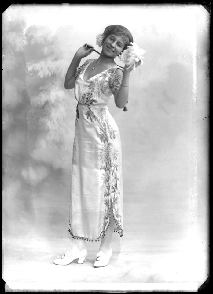 Britta Karlsson in Bilkurtis at Djurgårdsteatern 1912 - SMV - GK002
