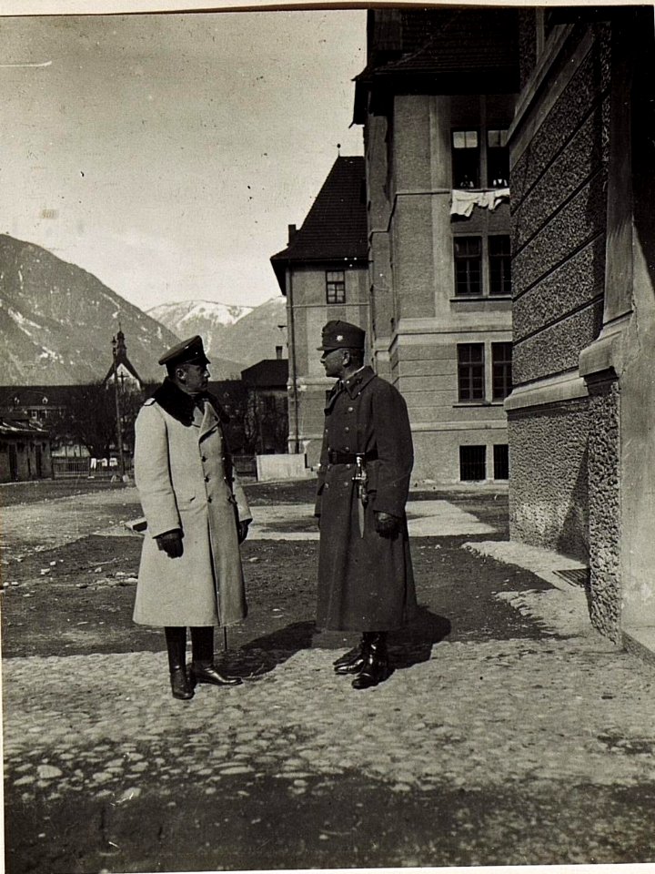 Brixen, Der chilenische Militärattaché Don Augustin Moreno mit Rittmeister Kandl, Landwirtschaftsreferenten des 20. Korps, März 1917. (BildID 15584291)