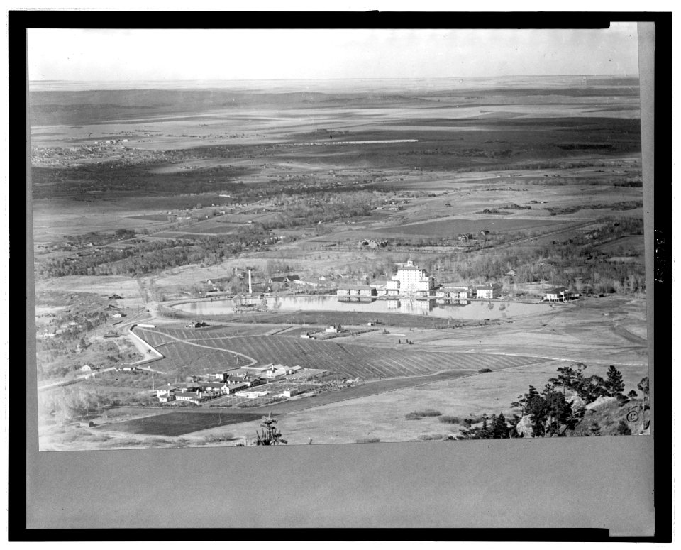 Broadmoor from Cheyenne Mountain LCCN2006680356