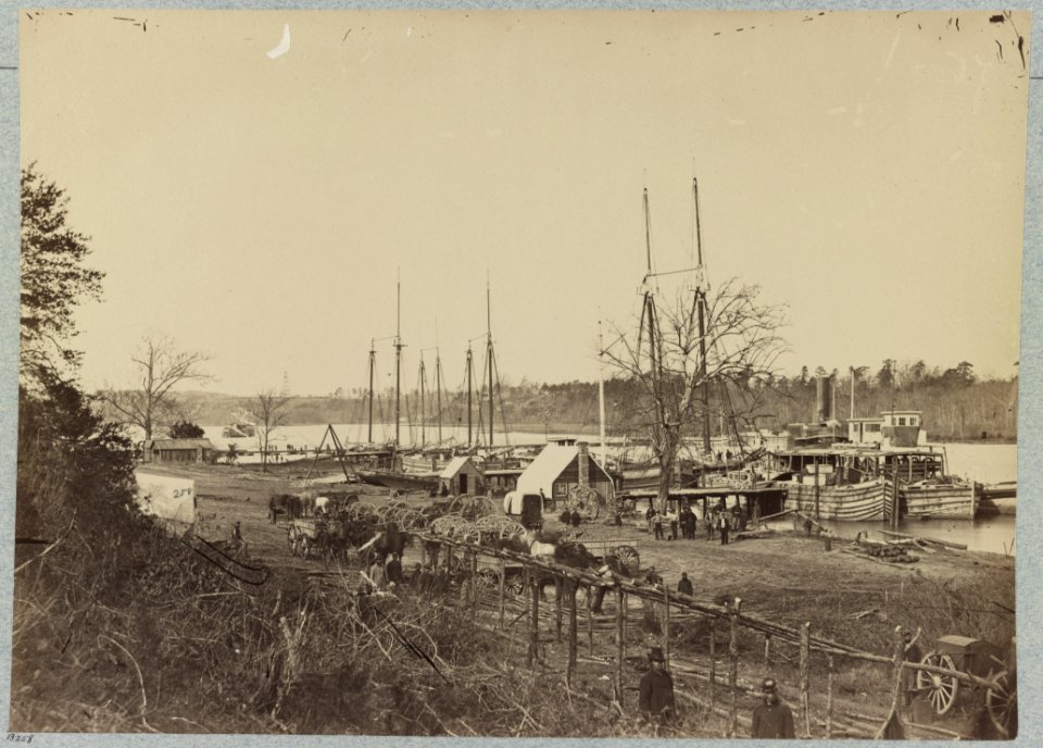 Broadway Landing, Appomattox River, Va., Butler's signal tower at Point of Rocks, in distance LCCN2012649524