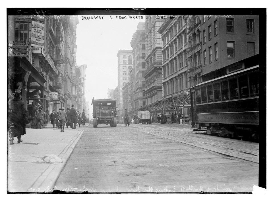 Broadway N. from Worth St. Dec. 1913 LCCN2014695038