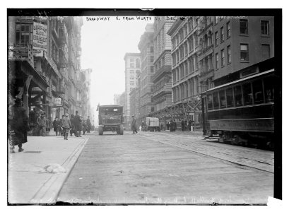 Broadway N. from Worth St. Dec. 1913 LCCN2014695038 photo