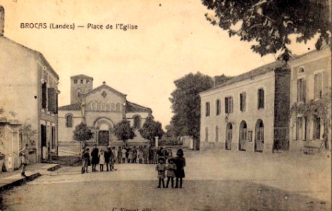 Brocas (Landes) - Place de l'église 1