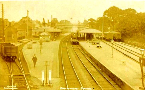 Brockenhurst railway station (postcard)