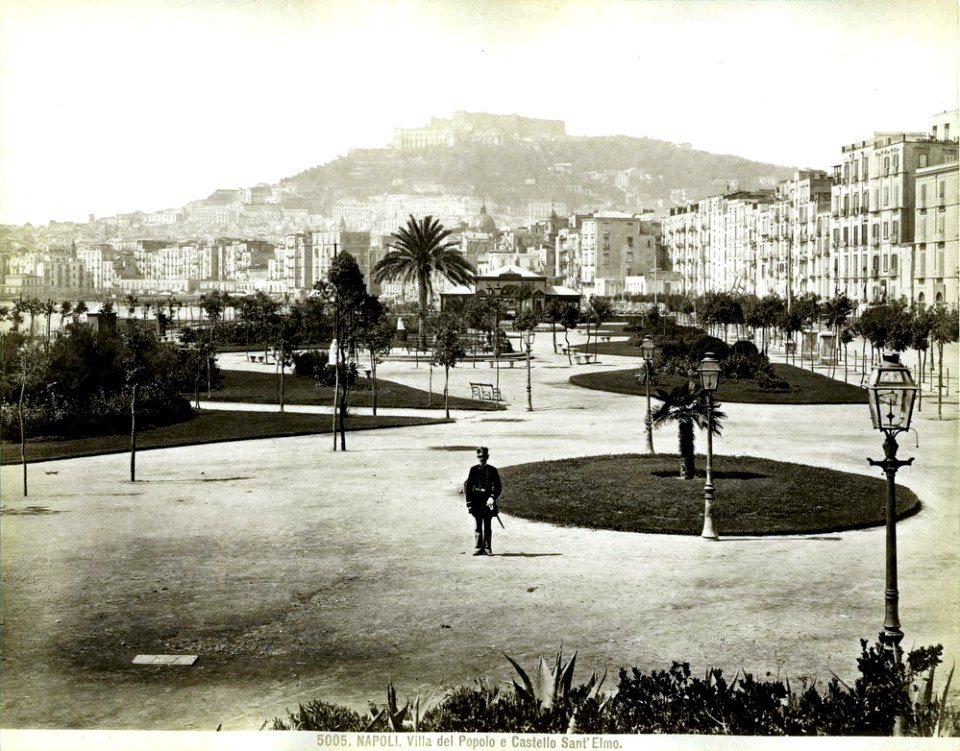 Brogi, Giacomo (1822-1881) - n. 5005 - Napoli - Villa del Popolo e Castello Sant'Elmo