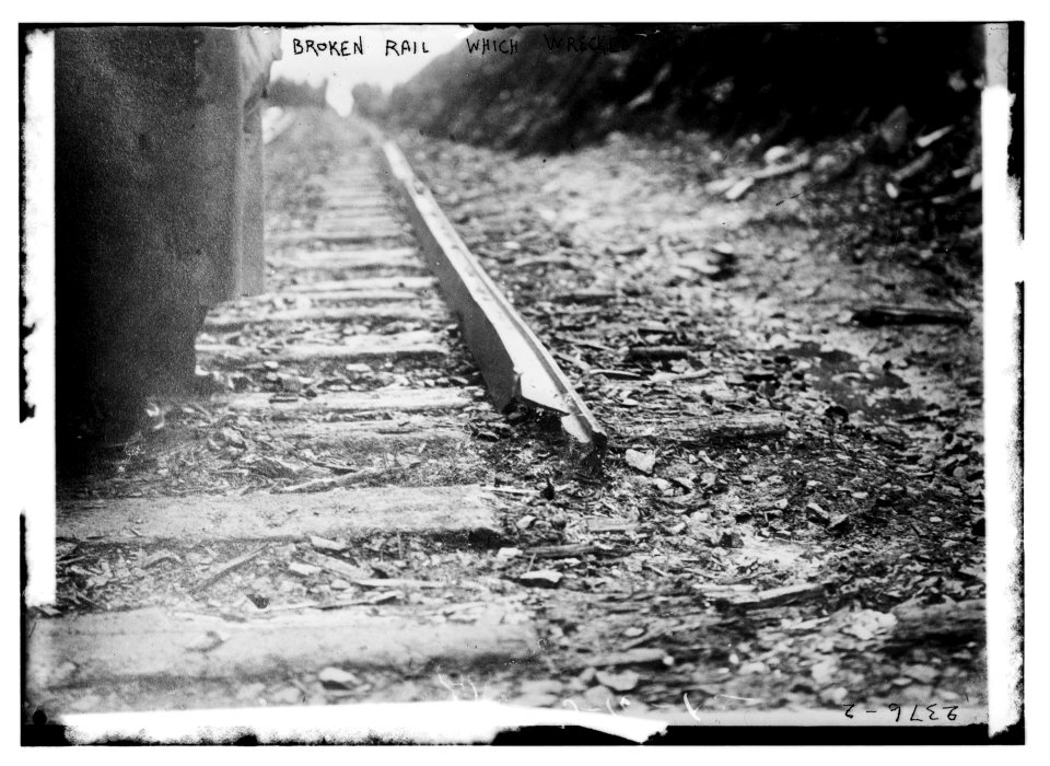 Broken rail which wrecked 20th Century LCCN2014690205