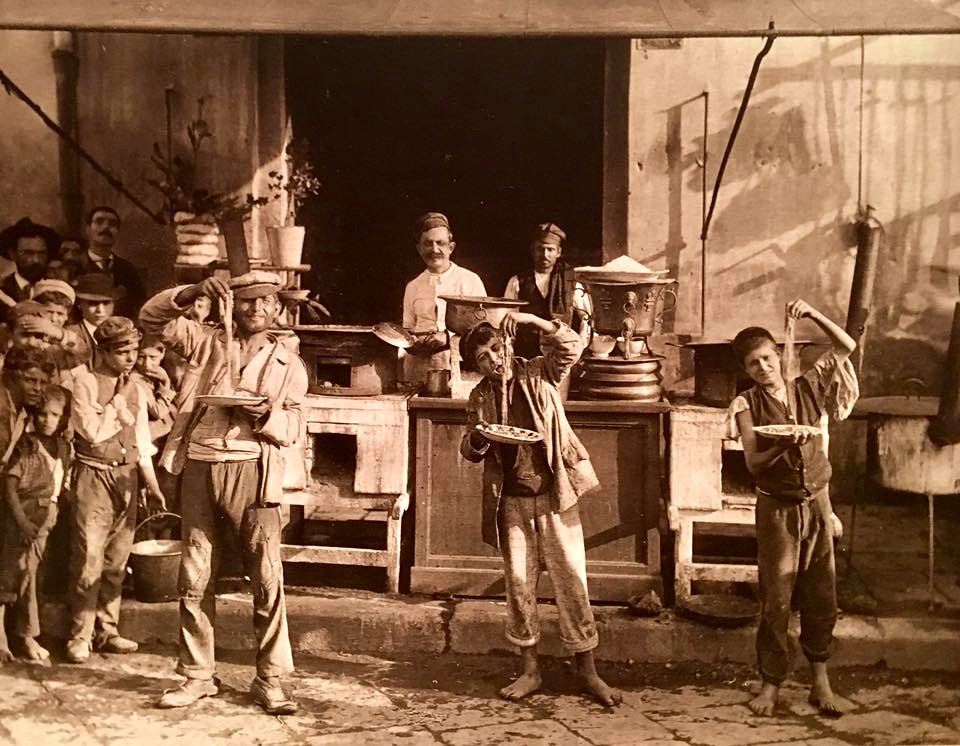 Brogi, Carlo (1850-1925) - n. 10458 - Napoli - Mangiamaccheroni napoletani