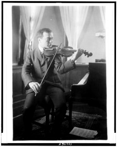 Bronislaw Huberman, full-length portrait, seated, facing right, playing violin) - photo by Bain News Service, New York LCCN90712461