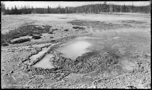 Bronze Spring, Shoshone basin. Yellowstone National Park - NARA - 517229