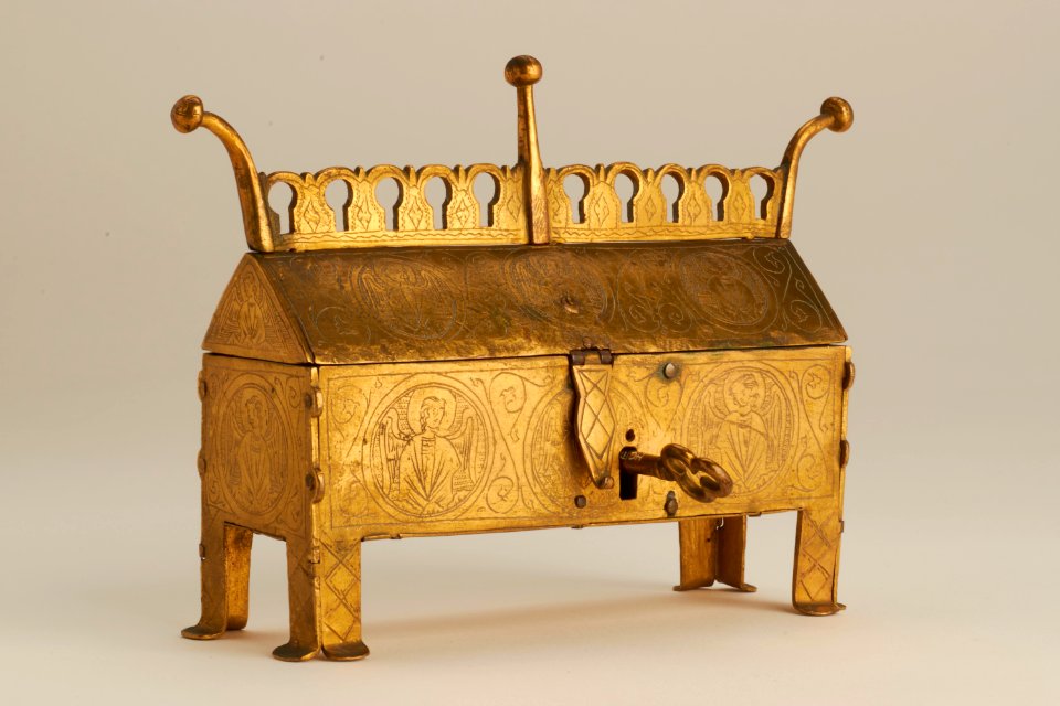 Bronze gilded chasse